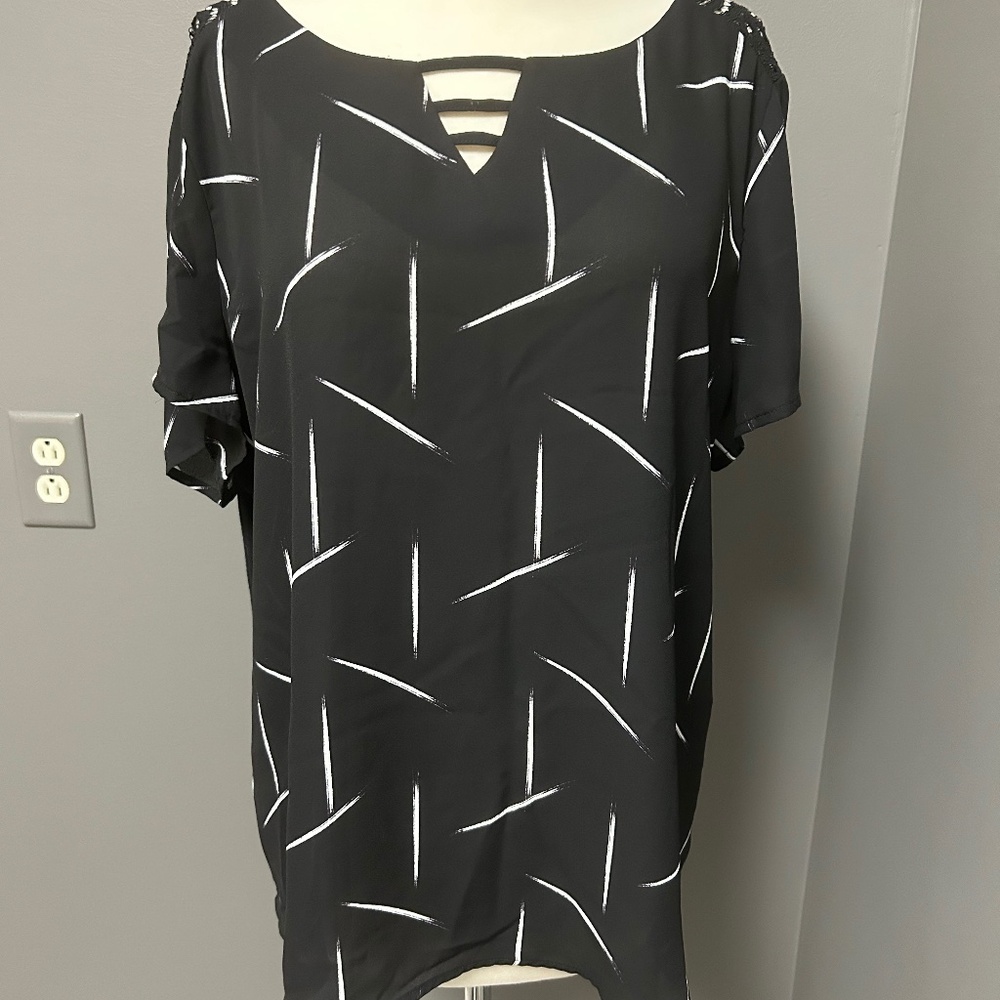 Apt. 9 Women’s Shirt Black White Abstract Lace Mixed Material XL EUC